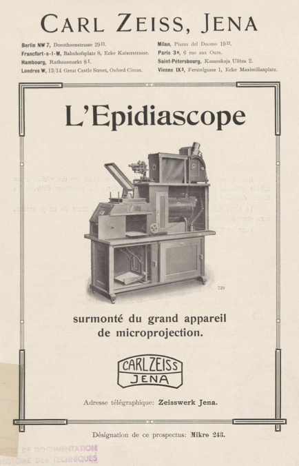 A black and white photo of a microscope
Description automatically generated