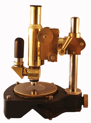 A gold and black microscope
Description automatically generated