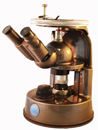 A close up of a microscope
Description automatically generated