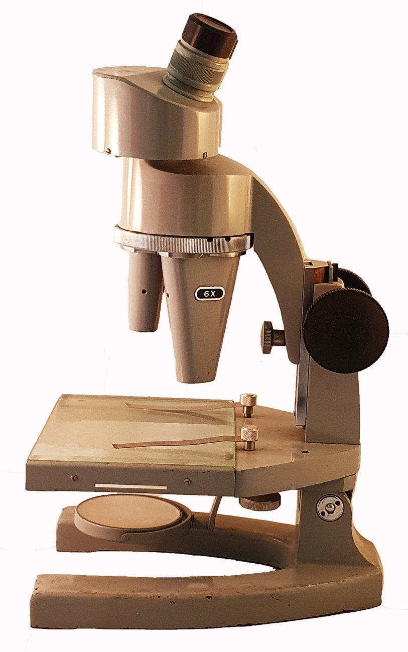A close-up of a microscopeDescription automatically generated