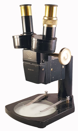 A black and gold microscope
Description automatically generated