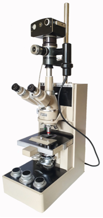 A close-up of a microscope
Description automatically generated