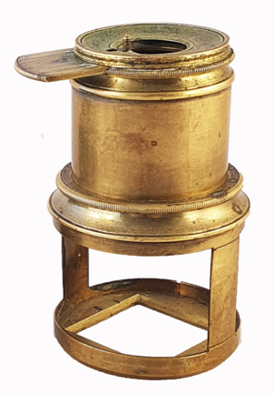 A gold colored metal object
Description automatically generated with medium confidence