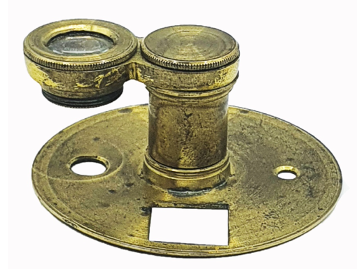A brass object with a hole in the middle
Description automatically generated