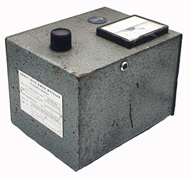 A grey rectangular box with a white label
Description automatically generated