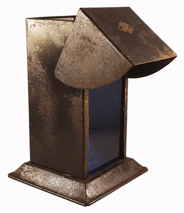 A metal box with a cover
Description automatically generated